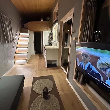 Familytinyhouse Lodge